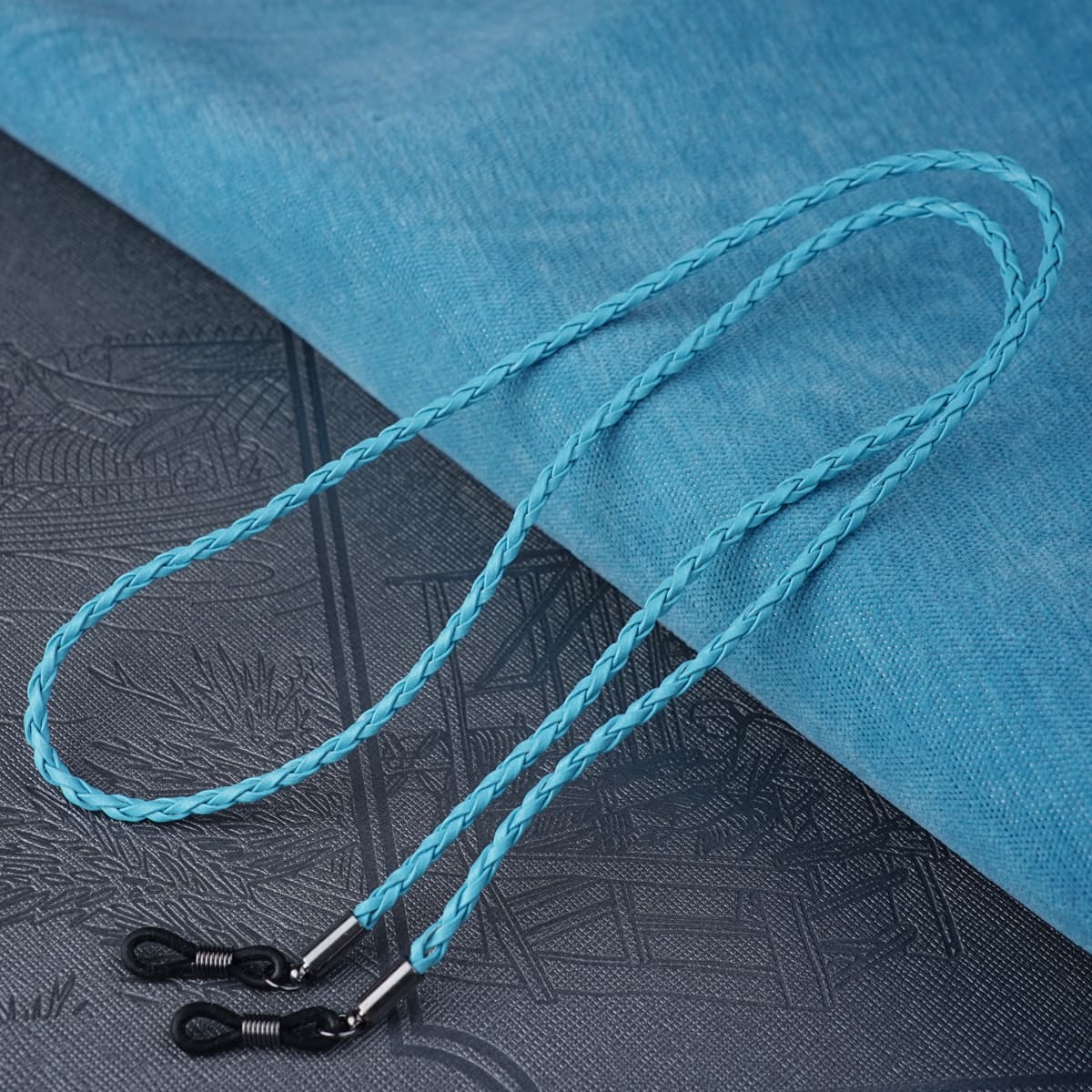 Attache lunette de soleil bleu ciel