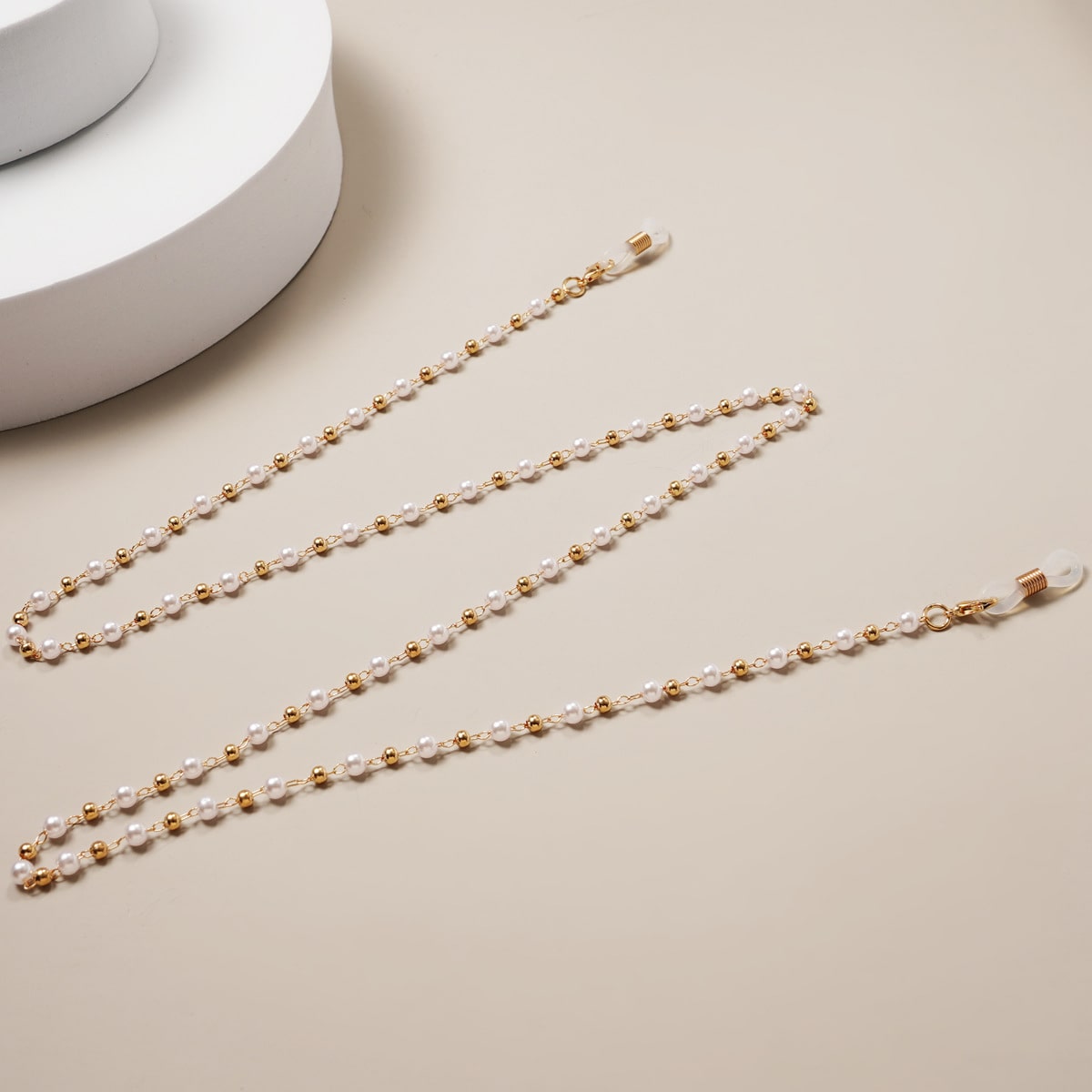 chaines lunette perles blanc et or