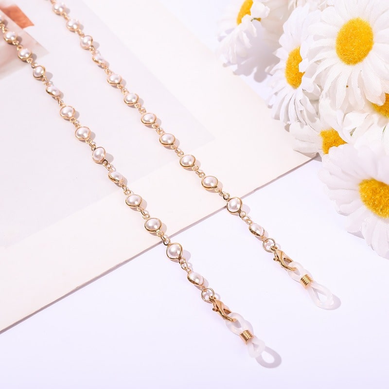 porte lunette collier perles blanches