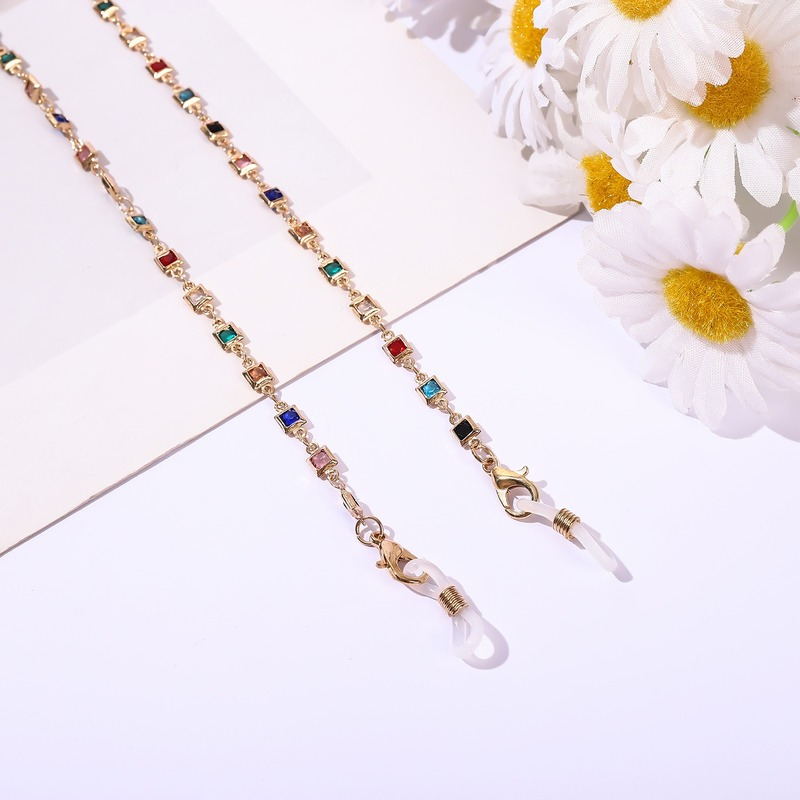 porte lunette collier pierres carrées